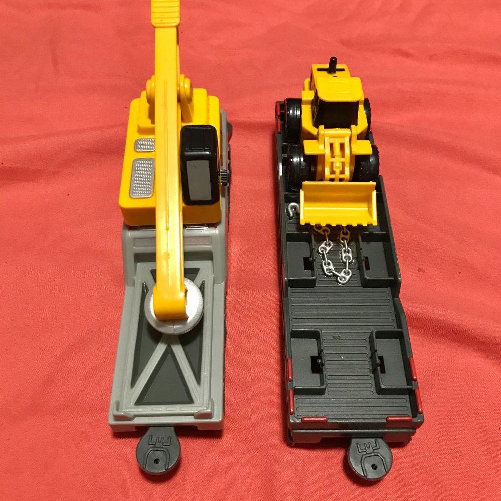 CAT Construction - 1 Train Crane and 1 Construction Vehicle Carrier